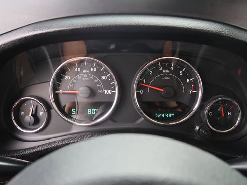 Used 2015 Jeep Wrangler Unlimited Rubicon w/ Max Tow Package image 22