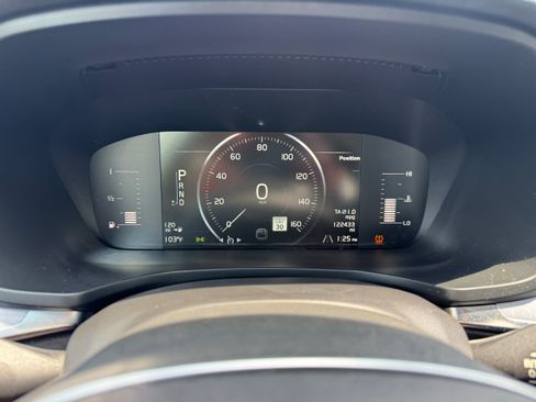 Used 2019 Volvo S60 T5 Momentum w/ Premium Package FWD image 17