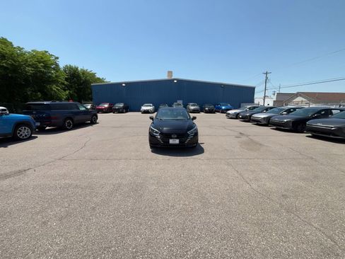 Used 2025 Nissan Versa SV FWD image 16