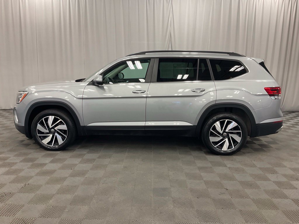 Used 2025 Volkswagen Atlas SE AWD/4WD image 12