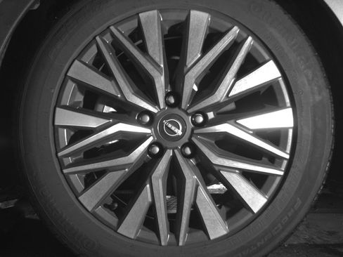 Used 2025 Nissan Altima 2.5 SV FWD image 12