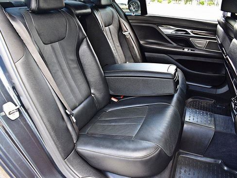 Used 2019 BMW 740i w/ Executive Package RWD image 22