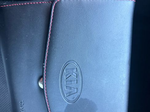 Used 2017 Kia Cadenza Premium w/ Luxury Package image 16