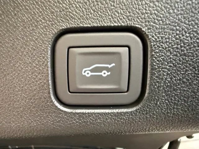 New 2027 Chevrolet Traverse RS w/ LPO, Floor Liner Package AWD/4WD image 26