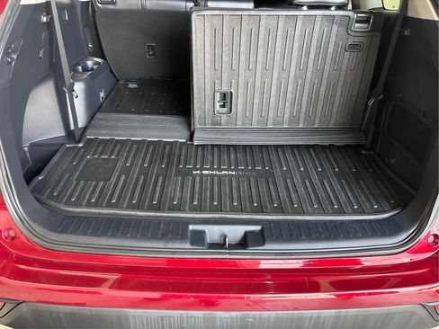 Used 2021 Toyota Highlander XLE image 16