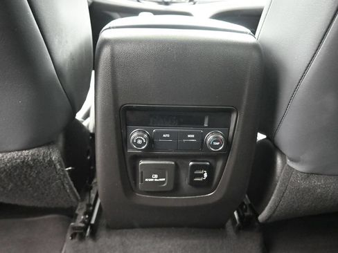 Used 2018 Buick Enclave Essence AWD/4WD image 34