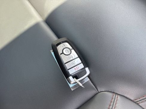Used 2025 Ford Expedition Max Active AWD/4WD image 8