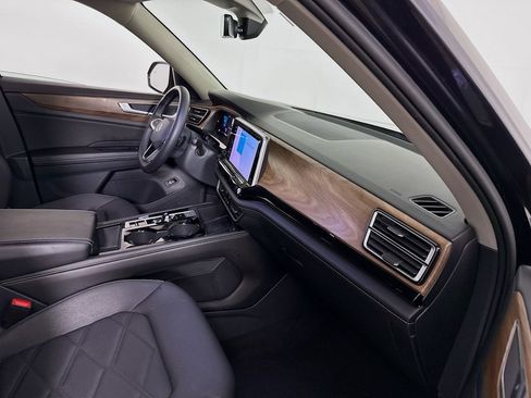 Used 2024 Volkswagen Atlas SE AWD/4WD image 33