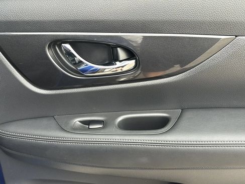 Used 2019 Nissan Rogue SV FWD image 38