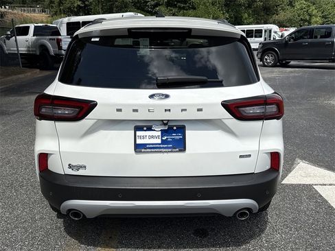 Used 2024 Ford Escape SE image 6