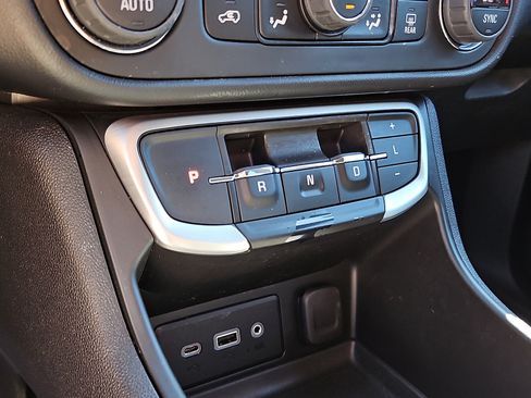 Used 2023 GMC Terrain SLE w/ Driver Convenience Package FWD image 14