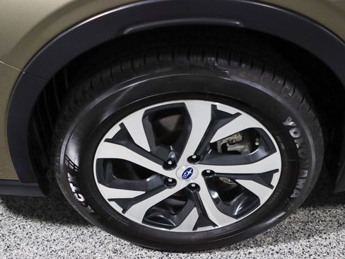 Used 2021 Subaru Outback Touring w/ Popular Package #2 AWD/4WD image 11