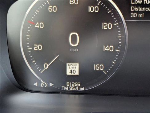 Used 2016 Volvo XC90 T5 Momentum image 11