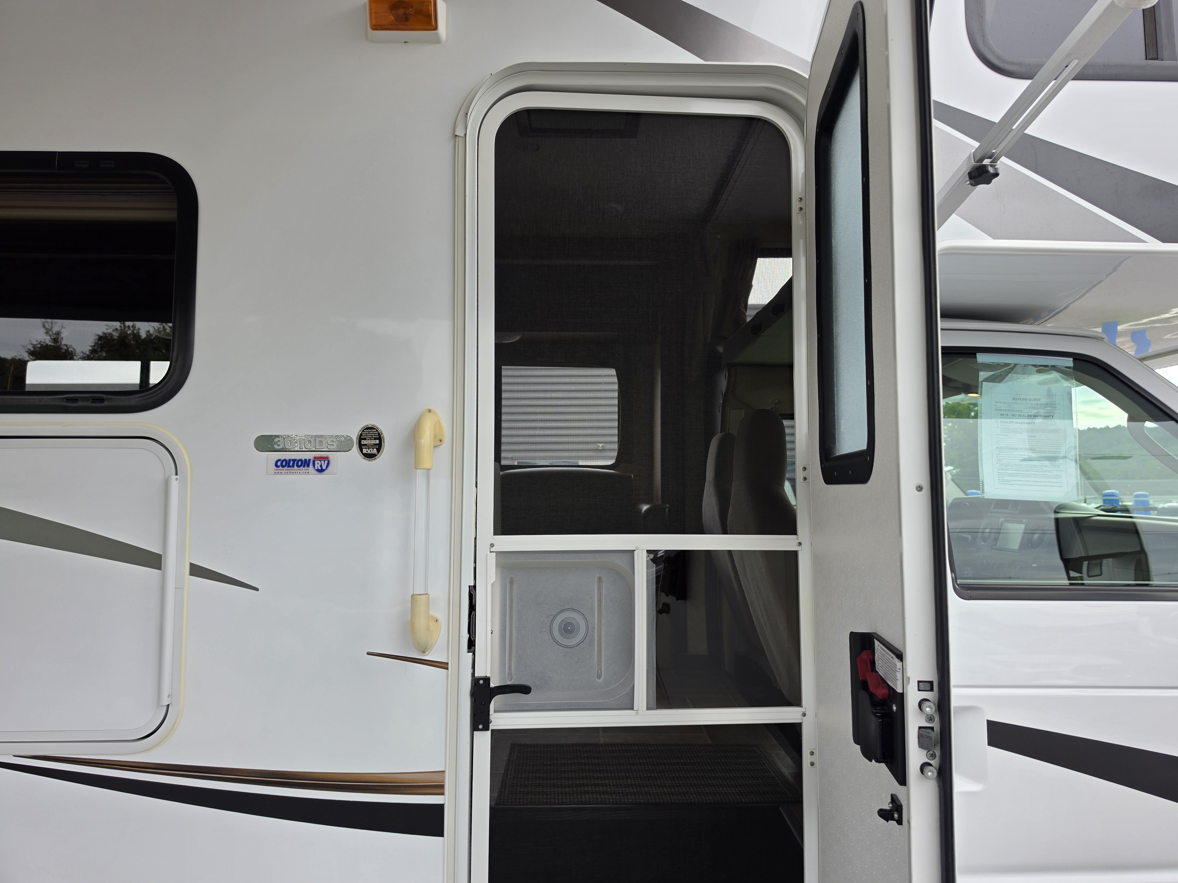 Used 2012 Ford E-450 and Econoline 450 Super Duty w/ Motorhome Prep Pkg RWD image 15