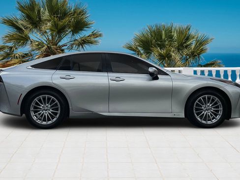 Used 2024 Toyota Mirai XLE image 3