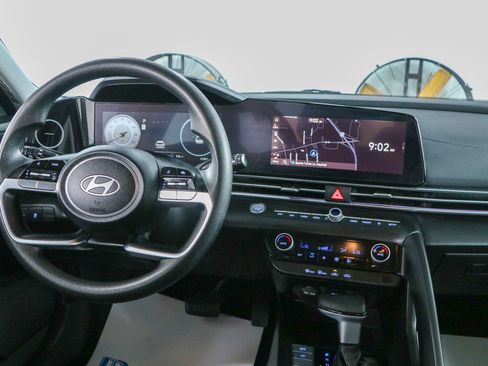 Used 2024 Hyundai Elantra SEL FWD image 17