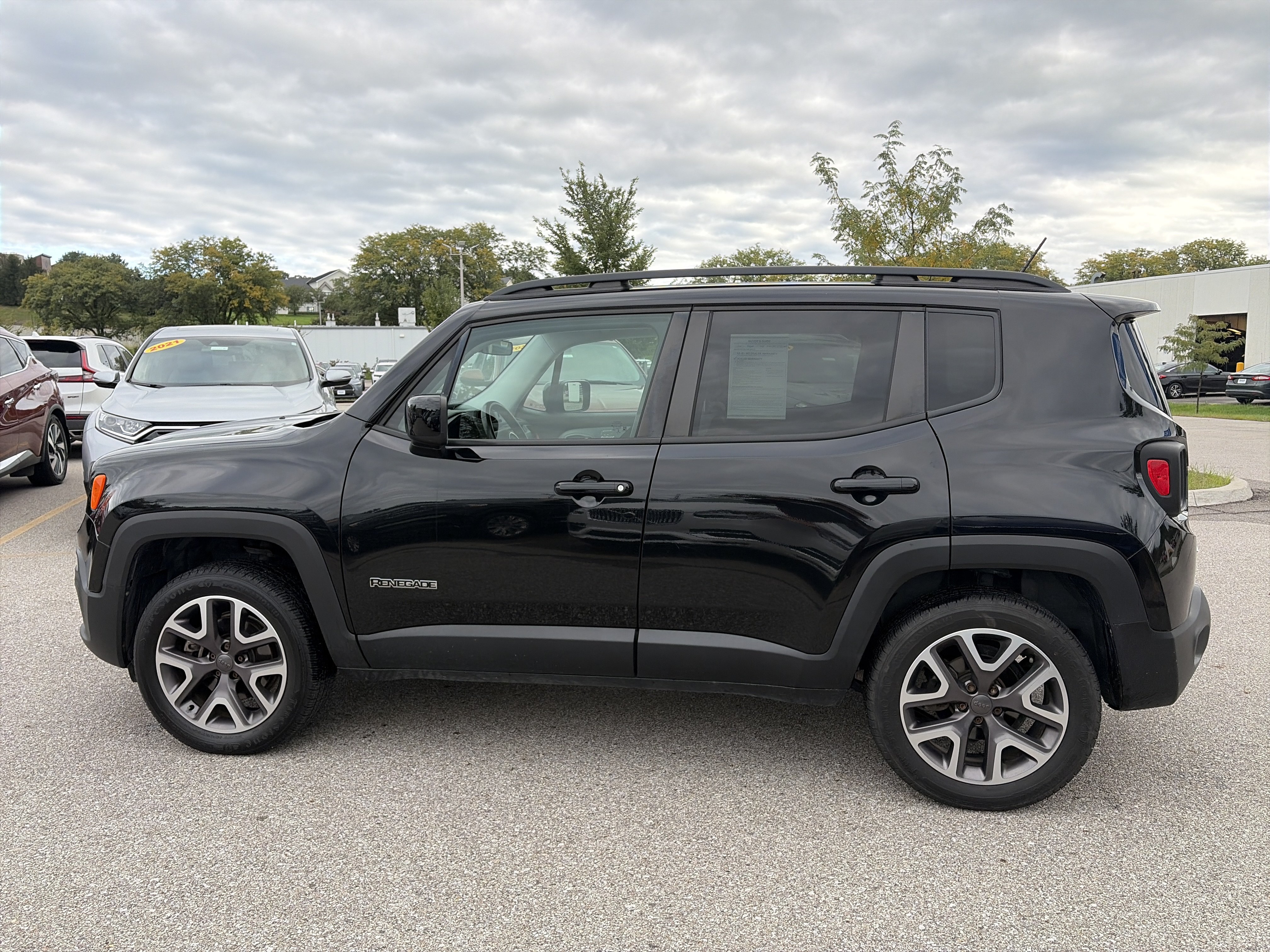 Used 2015 Jeep Renegade Latitude AWD/4WD image 8