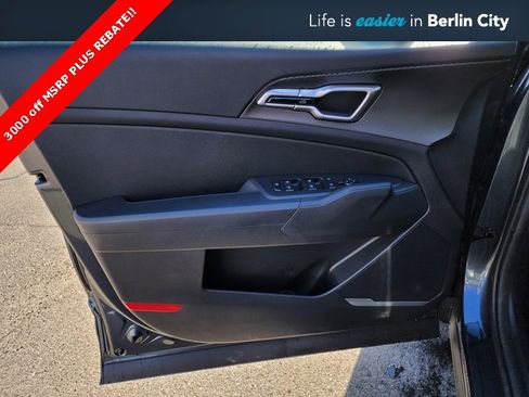 New 2025 Kia Sportage LX image 22