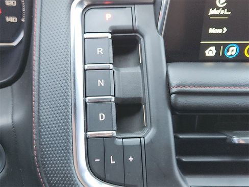 Used 2021 Chevrolet Suburban RST w/ Luxury Package image 23