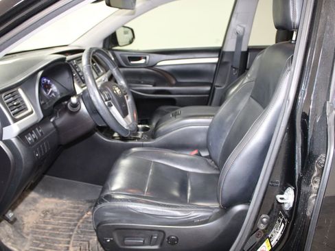 Used 2017 Toyota Highlander XLE image 17
