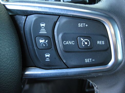 Used 2025 Jeep Wrangler Unlimited Sahara w/ Safety Group image 16