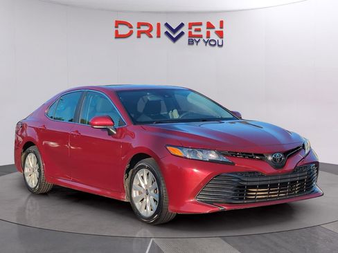 Used 2020 Toyota Camry LE image 8
