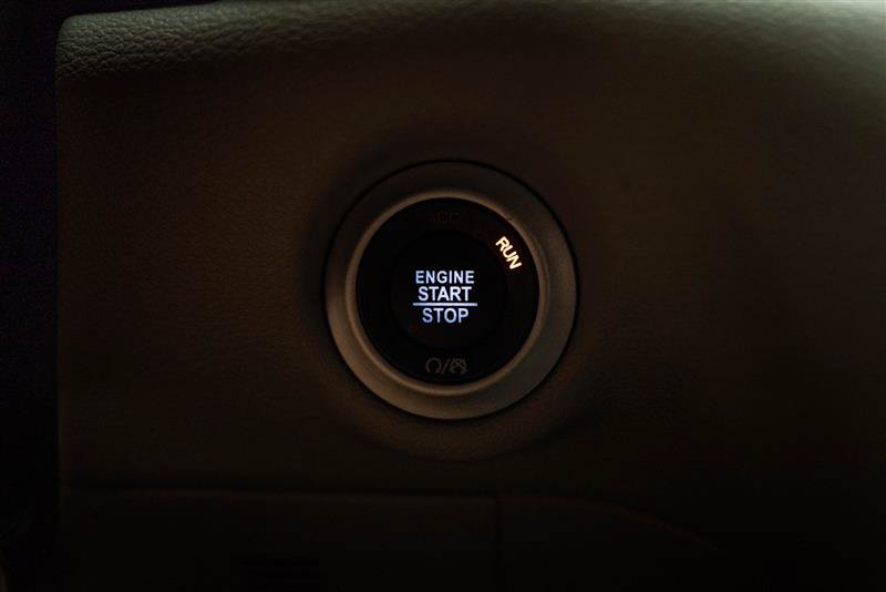Used 2024 Chrysler Pacifica Touring-L FWD image 17