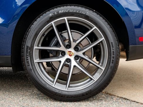 Certified 2024 Porsche Macan AWD/4WD image 20