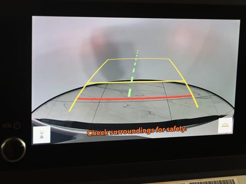 Used 2024 Toyota Tacoma TRD Off-Road image 9