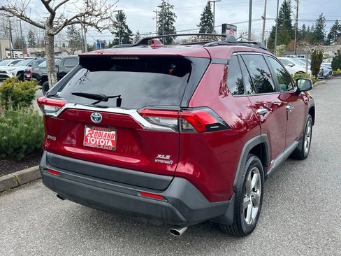 Used 2021 Toyota RAV4 XLE Premium image 7