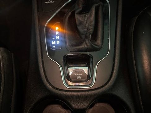 Used 2019 Jeep Cherokee Latitude Plus AWD/4WD image 31