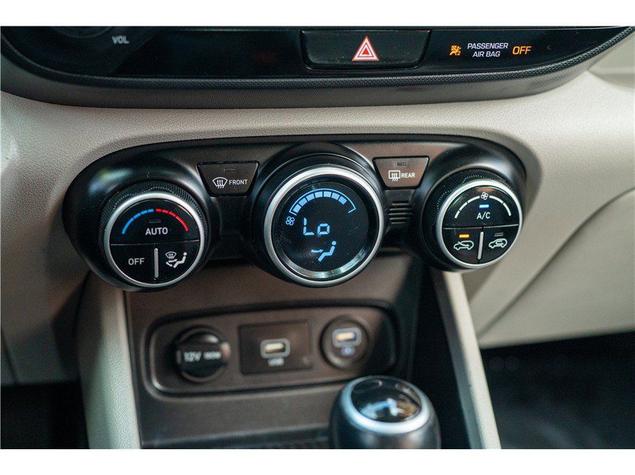 Used 2020 Hyundai Venue SEL w/ Convenience + Premium Package FWD image 16
