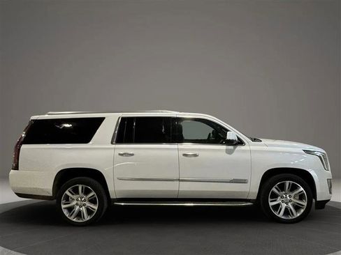 Used 2016 Cadillac Escalade ESV Luxury image 6