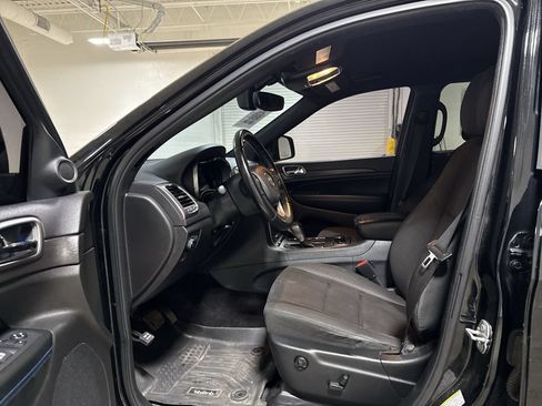 Used 2018 Jeep Grand Cherokee Laredo AWD/4WD image 19
