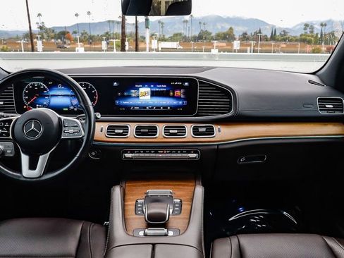 Used 2022 Mercedes-Benz GLS 450 4MATIC image 13