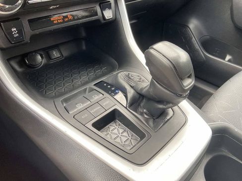 Used 2021 Toyota RAV4 XLE FWD image 39