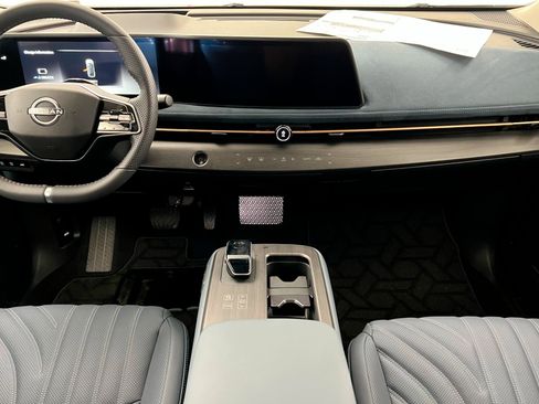 New 2025 Nissan Ariya Platinum image 13