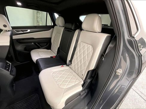 Used 2024 Volkswagen Atlas Cross Sport SEL Premium R-Line image 35