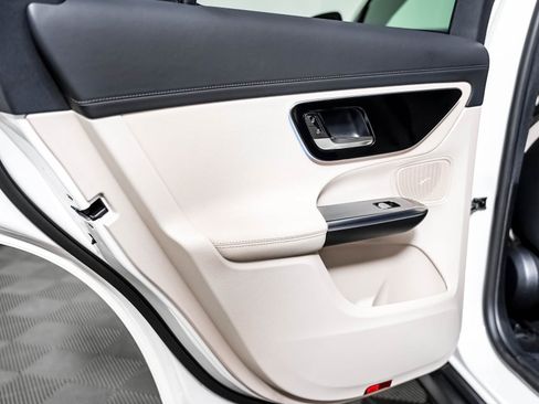 Certified 2025 Mercedes-Benz GLC 350e 4MATIC image 21