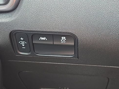Used 2022 Kia Sorento S FWD image 19