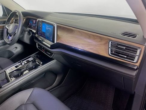 Used 2024 Volkswagen Atlas SE FWD image 30
