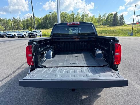 Used 2017 Chevrolet Colorado Z71 AWD/4WD image 3