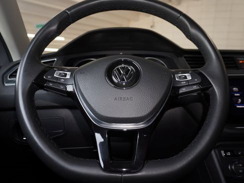 Used 2020 Volkswagen Tiguan SE w/ 3rd Row Seat Package image 22