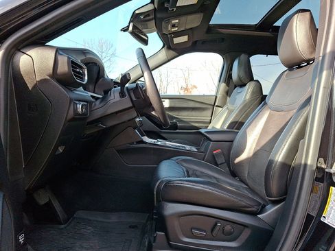 Used 2022 Ford Explorer ST w/ ST Street Pack image 23