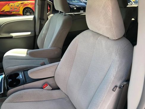 Used 2012 Toyota Sienna LE FWD image 12