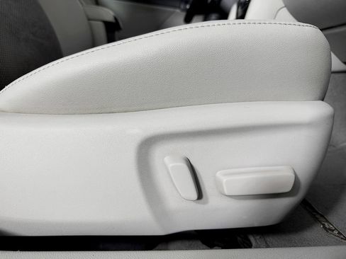 Used 2012 Toyota Camry XLE w/ Leather Pkg FWD image 49