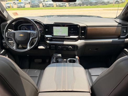 Used 2024 Chevrolet Silverado 1500 High Country w/ High Country Premium Package AWD/4WD image 18