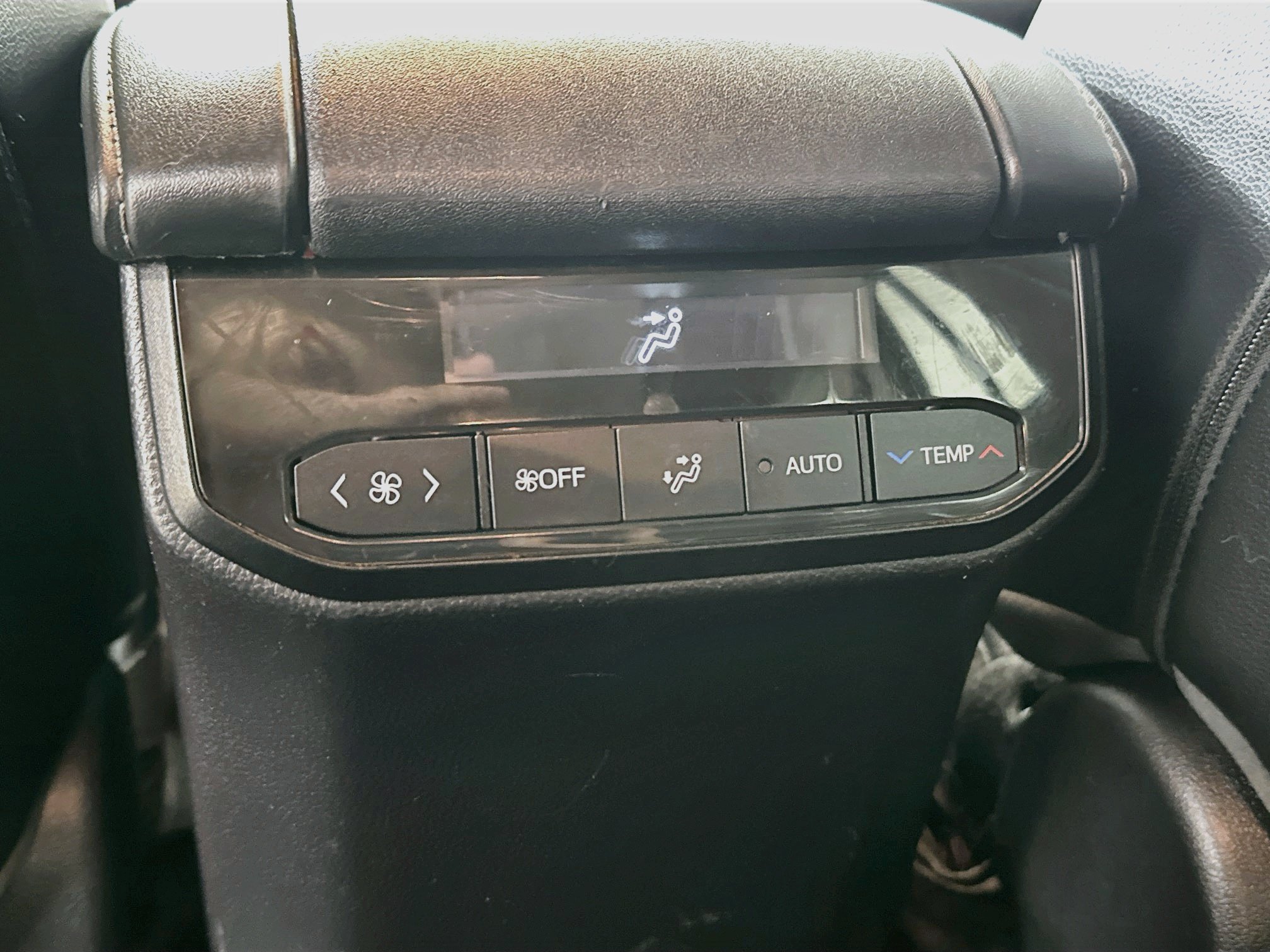 Used 2023 Toyota Highlander XLE AWD/4WD image 24