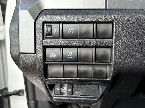 Used 2025 Toyota Tacoma SR5 AWD/4WD image 23