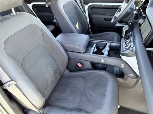 Used 2020 Land Rover Defender 110 SE image 19